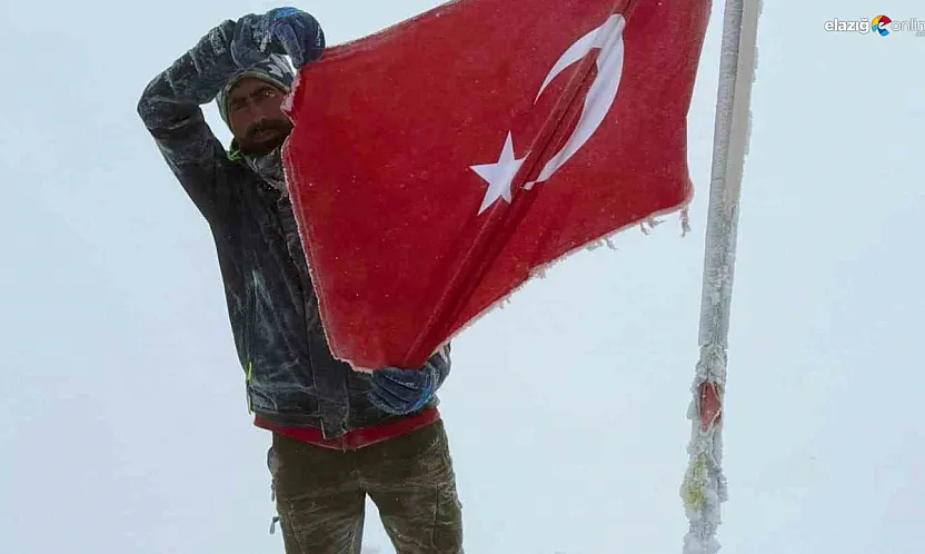 Elazığlı Dağcı Aksakal'dan Anlamlı Tırmanış: Cumhuriyet Coşkusu Erciyes Zirvesinde!