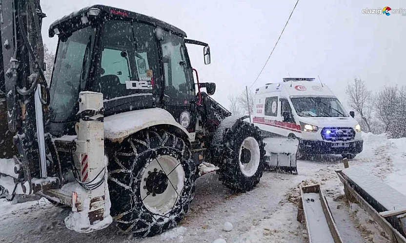 Baskil'de zamanla yarış! Mahsur kalan ambulansı Özel İdare kurtardı