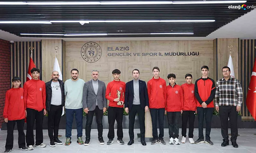 Transfer yok, başarı çok: Elazığ hokeyde son dörtte