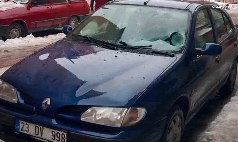 Buz kütlesi değil sanki kaya! Dev sarkıt aracın camına düştü!