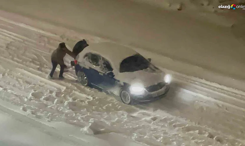 Kardan barikatı el birliğiyle aştılar: Elazığ'da kadın-erkek herkes sahada