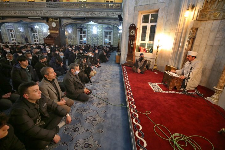 Elazığ'da Berat Kandili dualarla idrak edildi