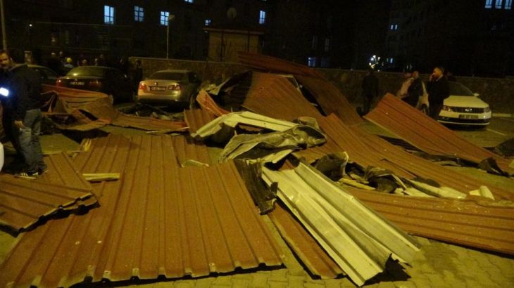 Bingöl'de şiddetli rüzgar dehşet saçtı